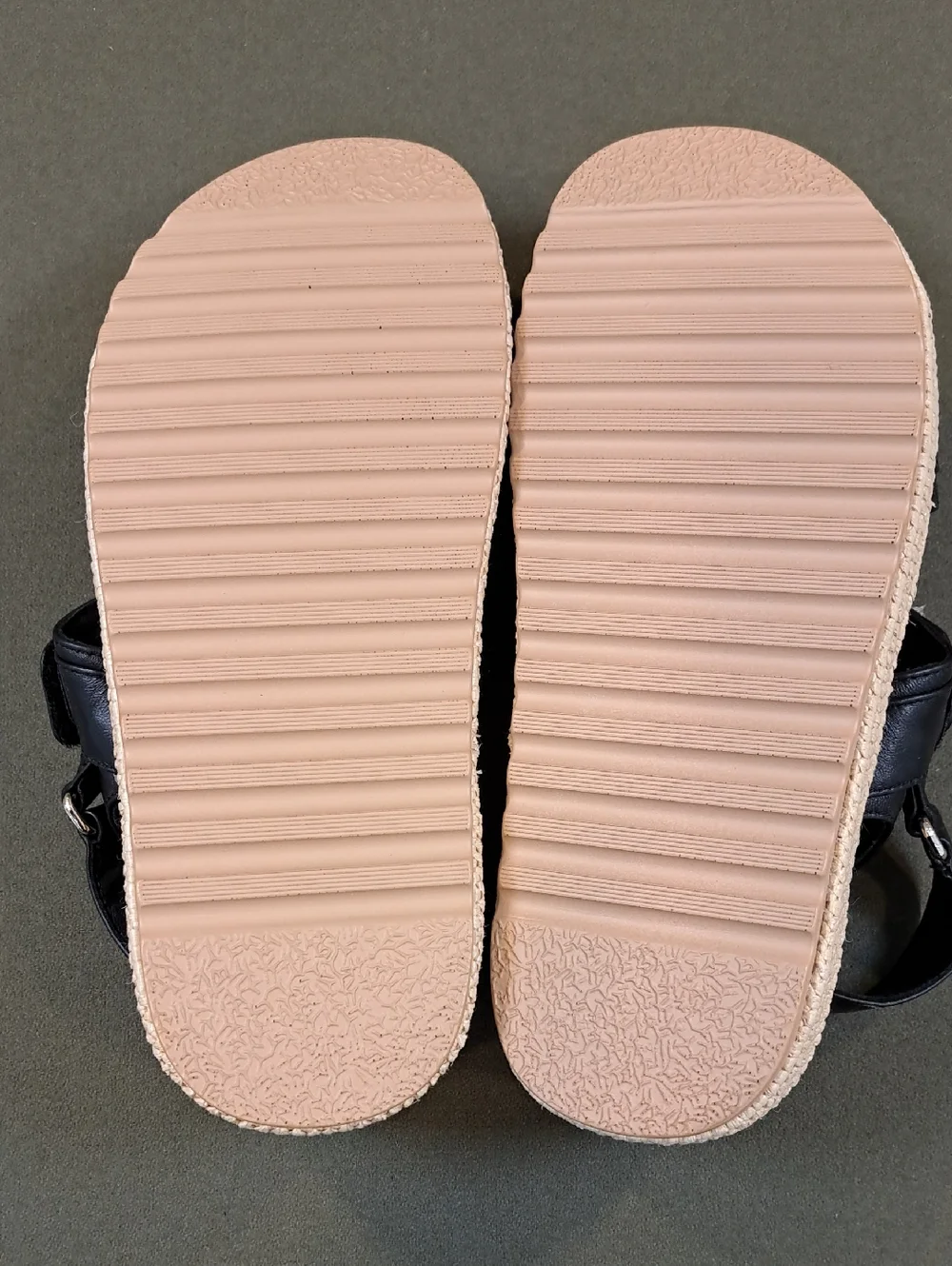 Steve Madden Bigmona Sandals - Color: Black Leather / Natural Raaffia - Size: 7 - Picture 8 of 9